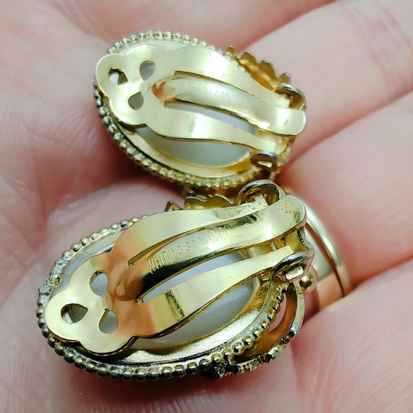 Vintage Whiting & Davis Floral Painted Porcelain Cameo Clip on Earrings - Picture 6 of 14